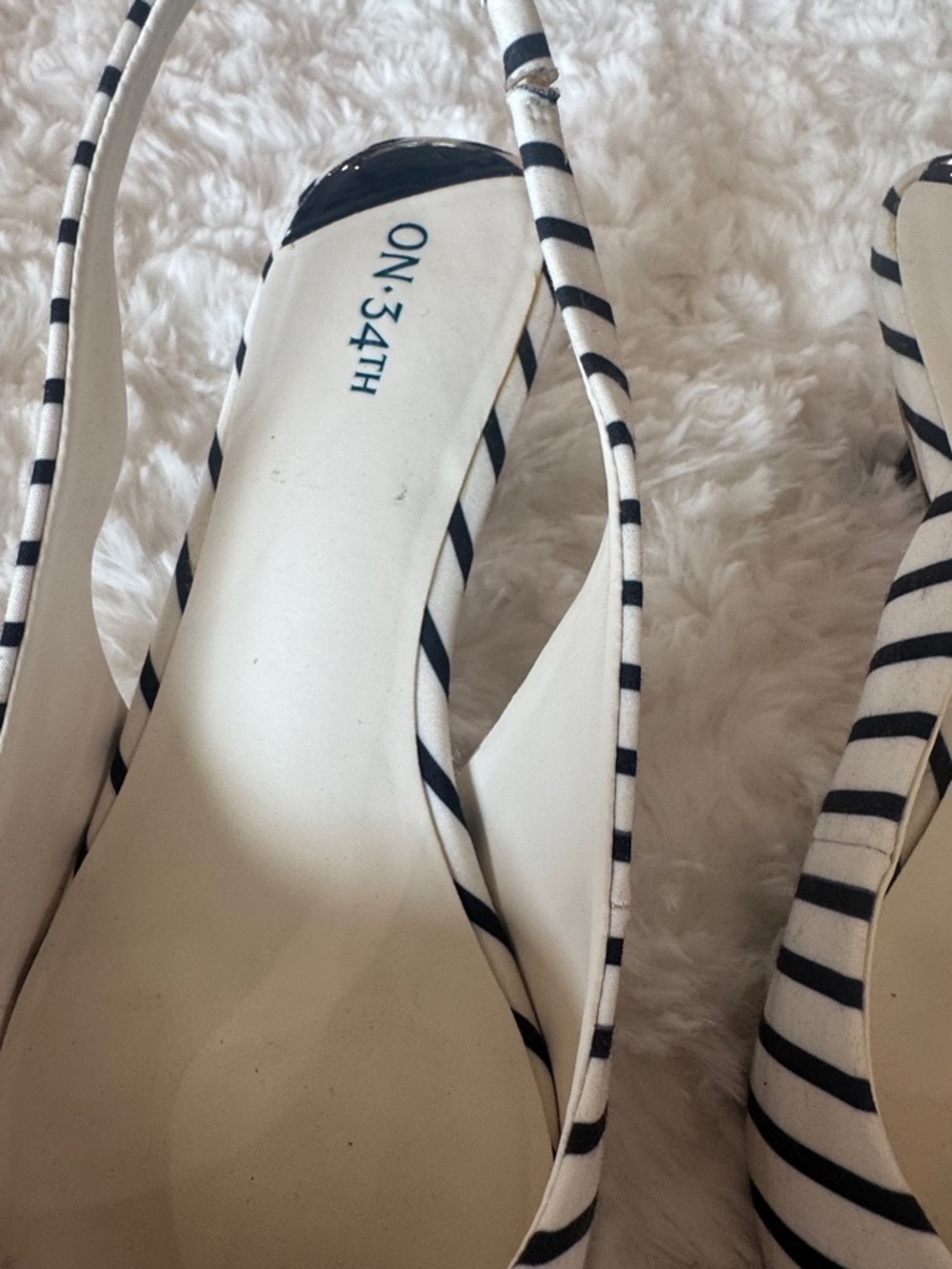 Women's Striped Pointed Toe Slingback 2in heels White/Black size 9M classy - Picture 2 of 6